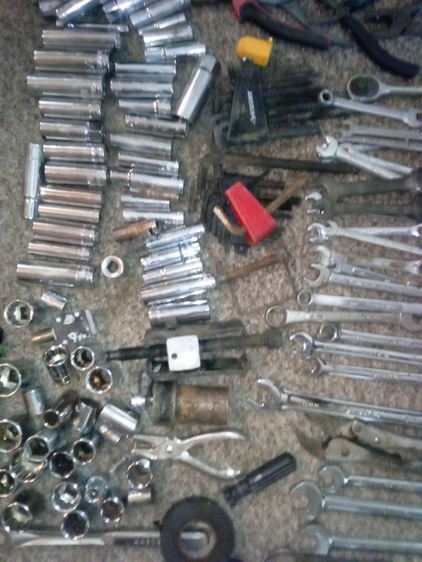 Full Craftmans Wrench's Metric And Regular Husky And More