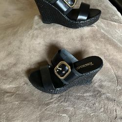 Toscanela Black Wedges
