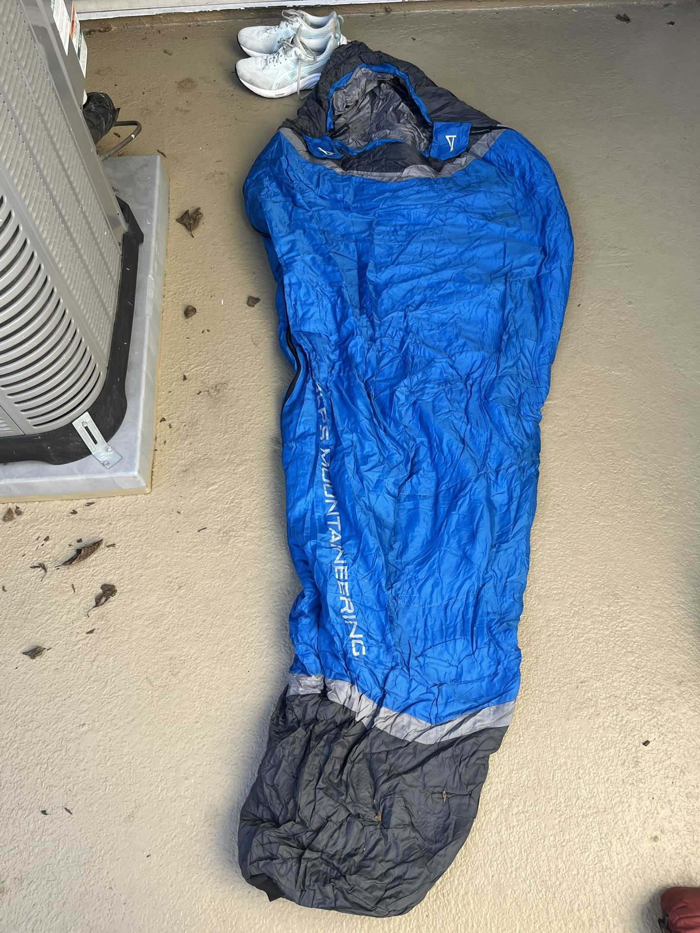 Alps sleeping bag-mid weight/regular length