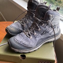Gently Used Keen Hiking Boots