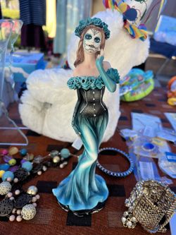 Catrina Figurine