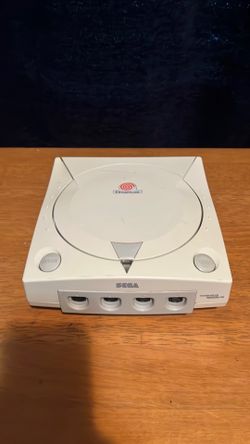 Sega Dreamcast for parts not reading no cables powers on selling as is pick up in North Hollywood