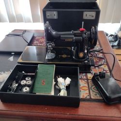 Singer Featherweight Sewing Machine.. Call only 