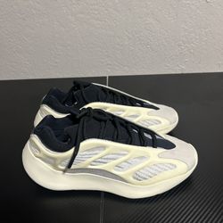 Yeezy 700 V3