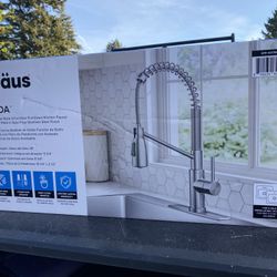 Kraus Coda 1.8 GPM Single Hole Pre-Rinse Kitchen Faucet -New