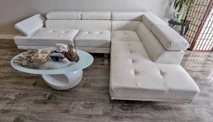 New 105x77 sectional couch / free delivery