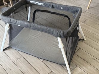 Guava Lotus Travel Crib (pack n play)