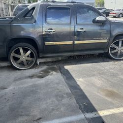 Parting Out 07 Thru 13 Avalache OEM GM Chevy Parts Tahoe Suburban 5.3 Crew Cab Silverado Sierra GMC 