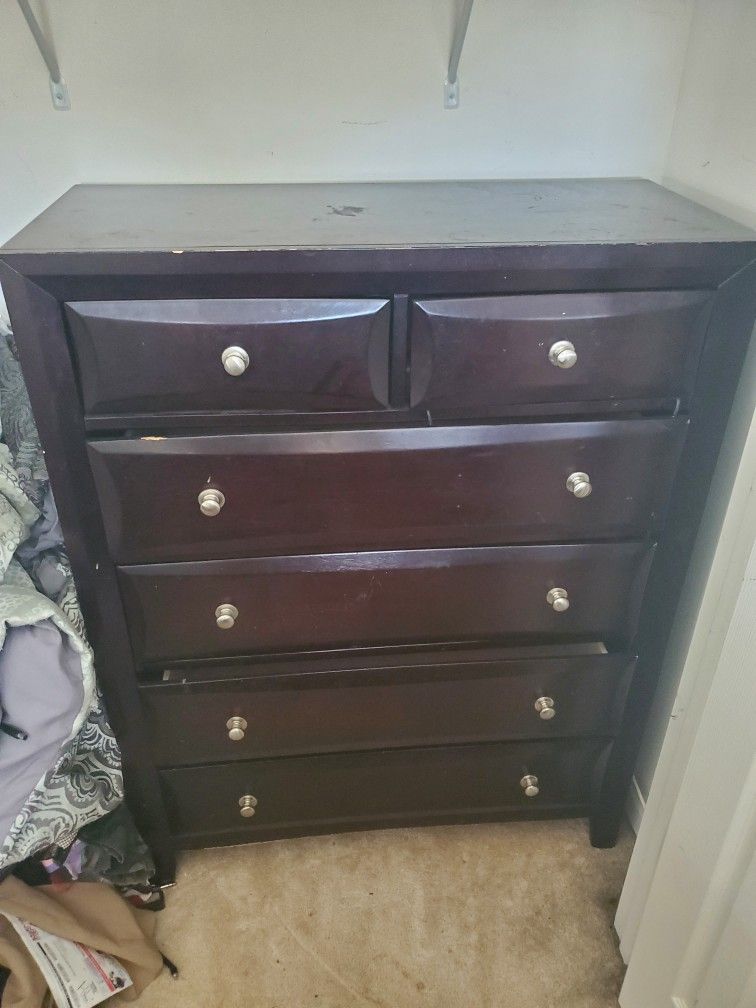Brown 6 Drawyer Dressor