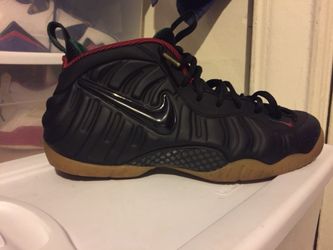 Size 11.5 black Gucci foams