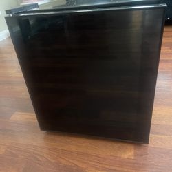 Glass Door Mini Fridge 