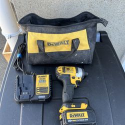 DeWalt 20V Max Cordless 1/4” Impact Kit, (1) 3.0Ah Battery, Charger & Bag