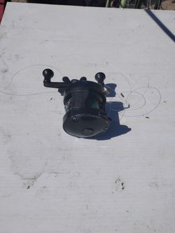 Black Baitcasting Fishing Reel with Line