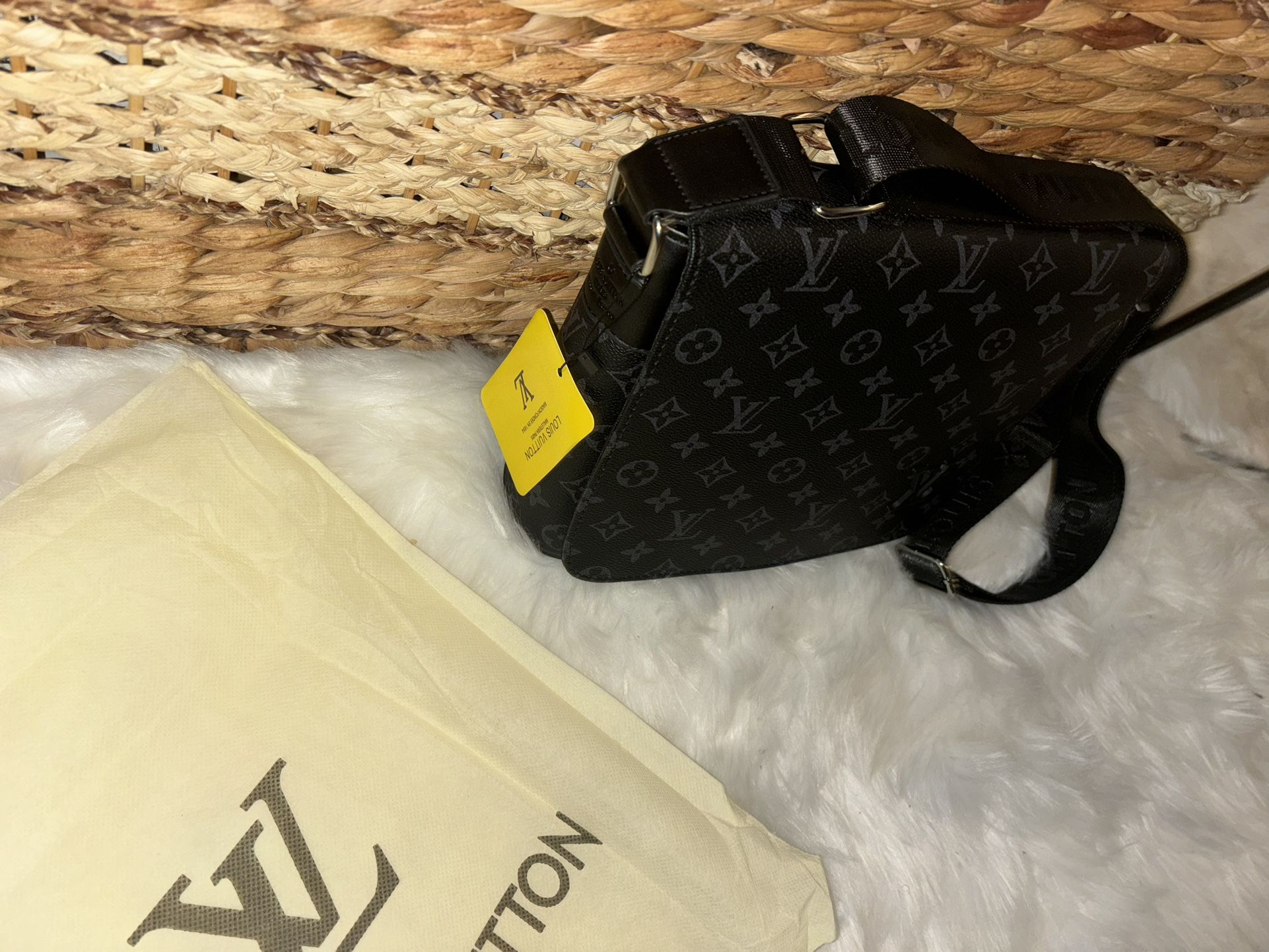 Lv Messenger Bag 