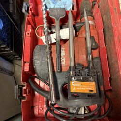 Hilto TE76 Demotion Hammer Drill And Chisel