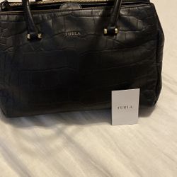 Furla Black Leather Tote with Structured Design