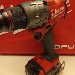 Milwaukee M18 FUEL BRUSHLESS HAMMER DRILL whit battery