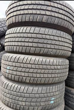 265 65 17 vendo un juego de llantas usadas en excelente condición marca Michelin