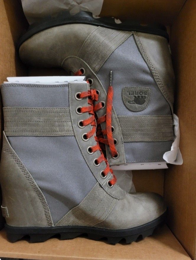 Size 10.5 Sorel Boots