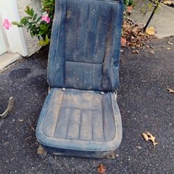 7071 Corvette Seats In Good Shapes Need To Be Wiped Down Matching Pair