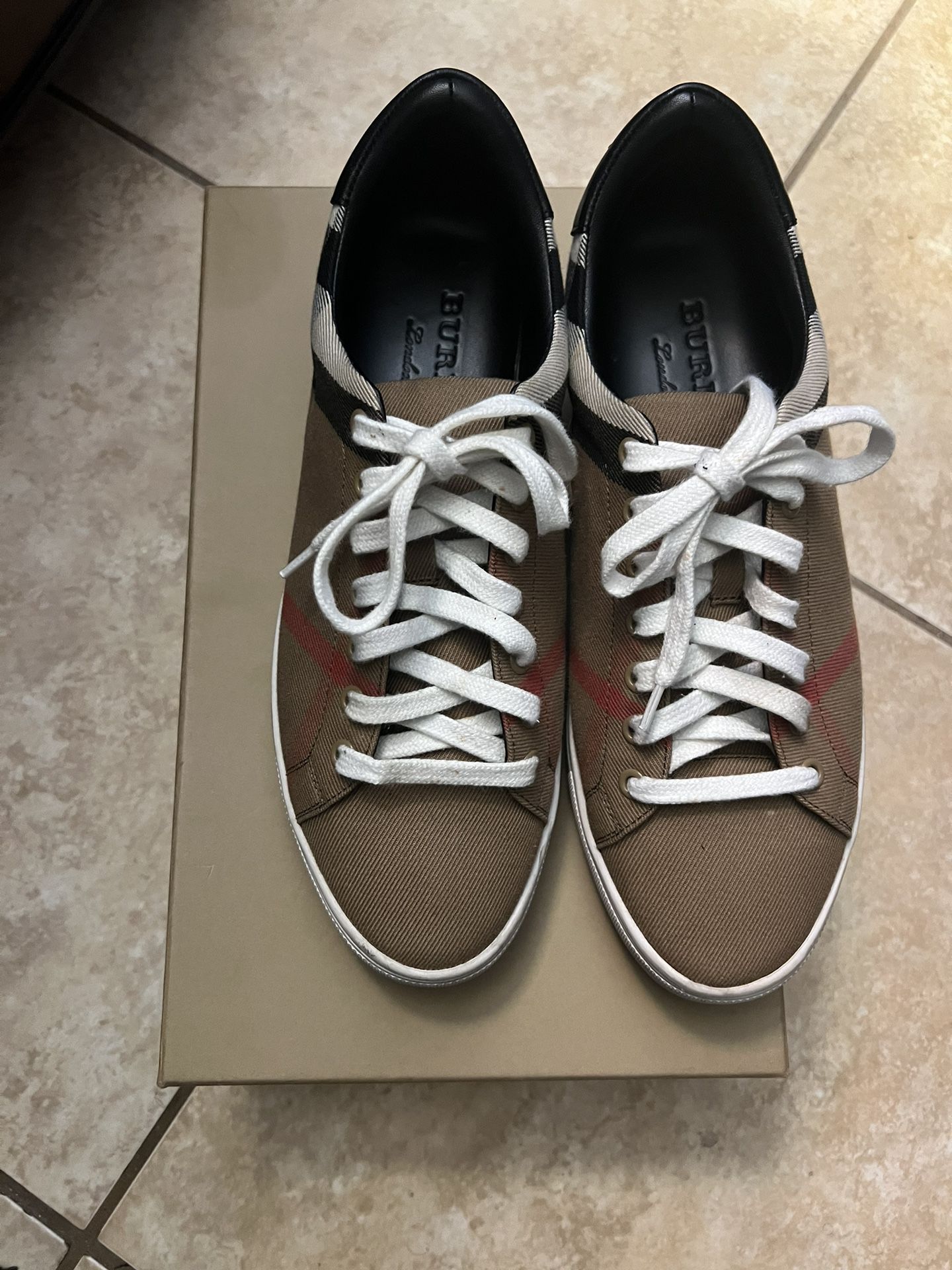 Size 8 Burberry 