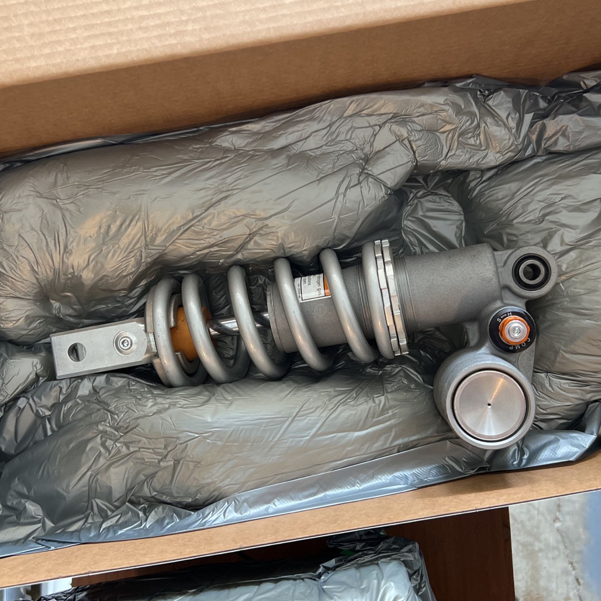 2020 R6 Rear Shock