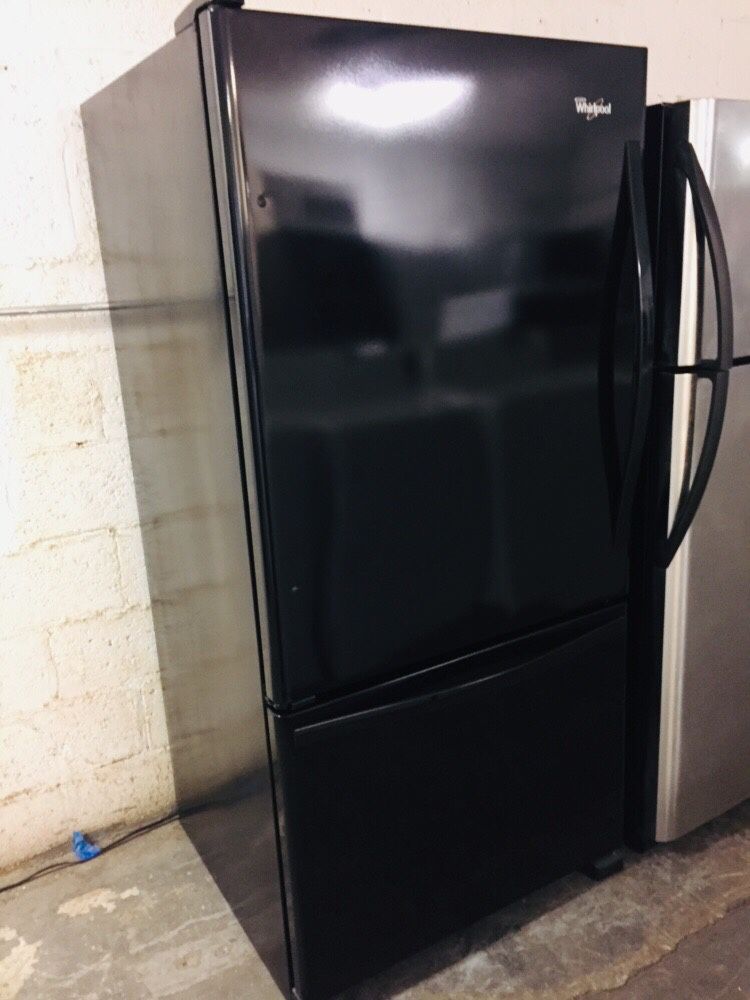Bottom freezer refrigerator black
