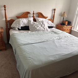 King Bed With Nightstands, Dresser And Vanity. 