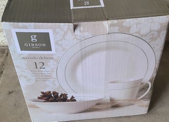 Gibson Toxedo Deluxe 12 Piece porcelain Dinnerware set