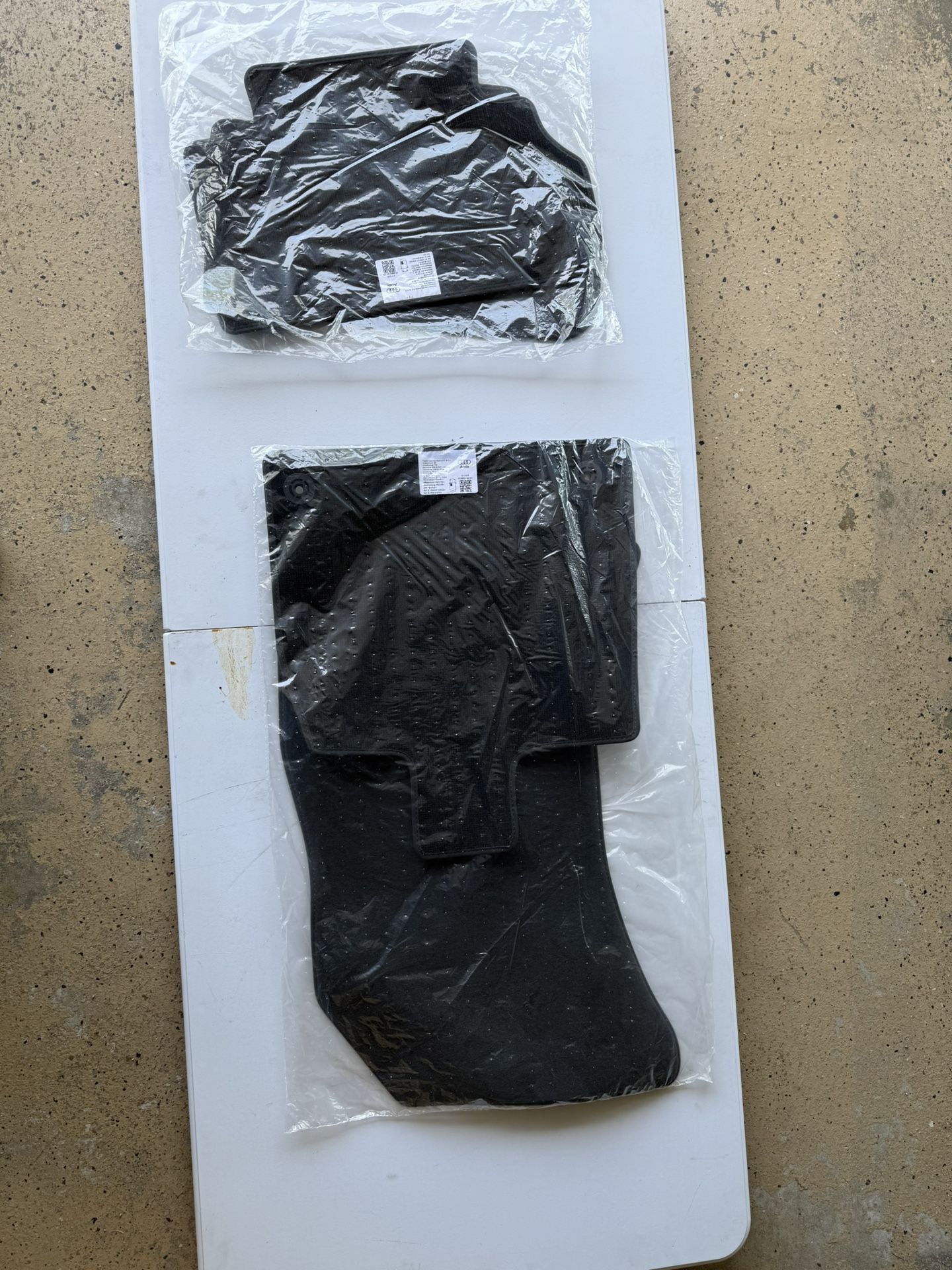 Audi floor mats, Set of 4, black, brand new unwrapped Genuine OEM fits Audi Q5/SQ 2018, 2019, 2020, 2021, 2022, 2023 Black Floor Mats PN: 80A.864.460