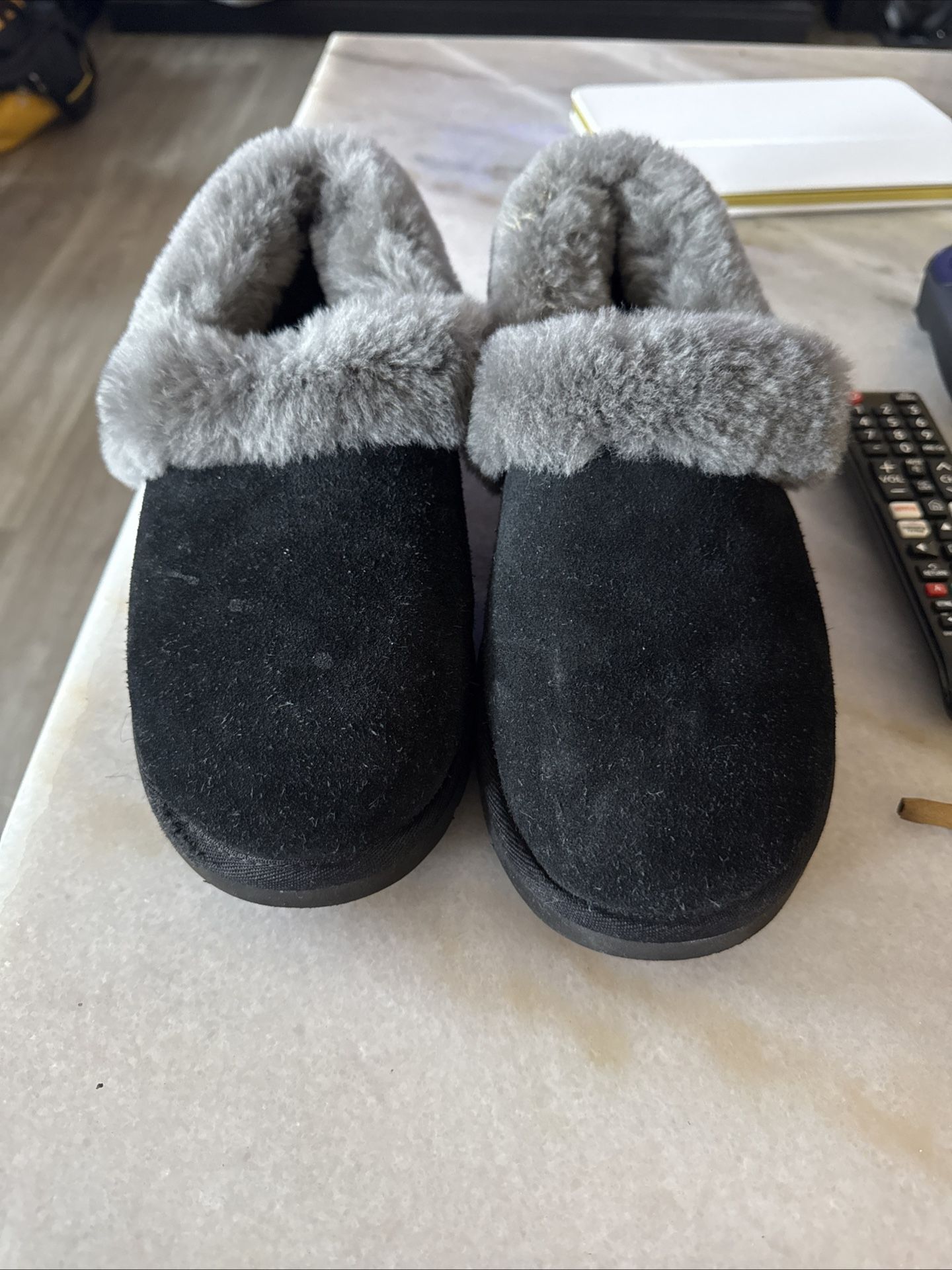 UGG NITA GENUINE SHEARLING COLLAR SLIPPERS IN ANTILOPE US SIZE 9