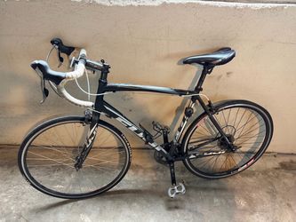 Fuji Newest 3.0 Road Bike – Aluminum/Carbon Fork – 24 Speed