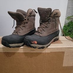 North Face Men's High Rise Winter Hiking boots  size 9
