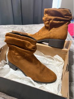 BROWN SUEDE ANKLE BOOTS