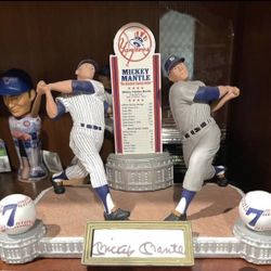 Yankees Mickey Mantle Autographed Switch-Hitter Limited Edition Figurine