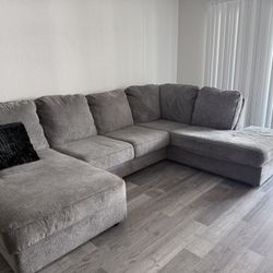 SECTIONAL SOFA 