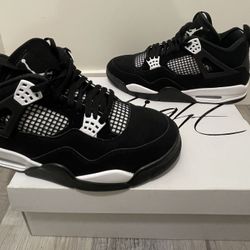 Air Jordan 4 Retro White Thunder