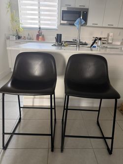 2 Stools.