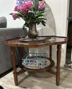 Vintage Style Wood End Table with Lower Shelf