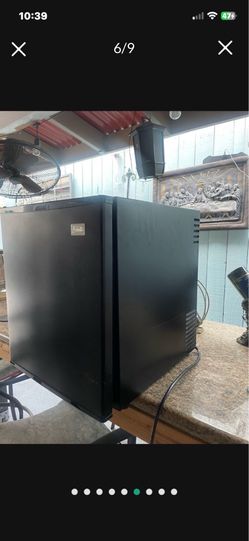 Avanti SHP1701B 1.7 Cu.Ft Superconductor Compact Refrigerator, Black Was Close To $300