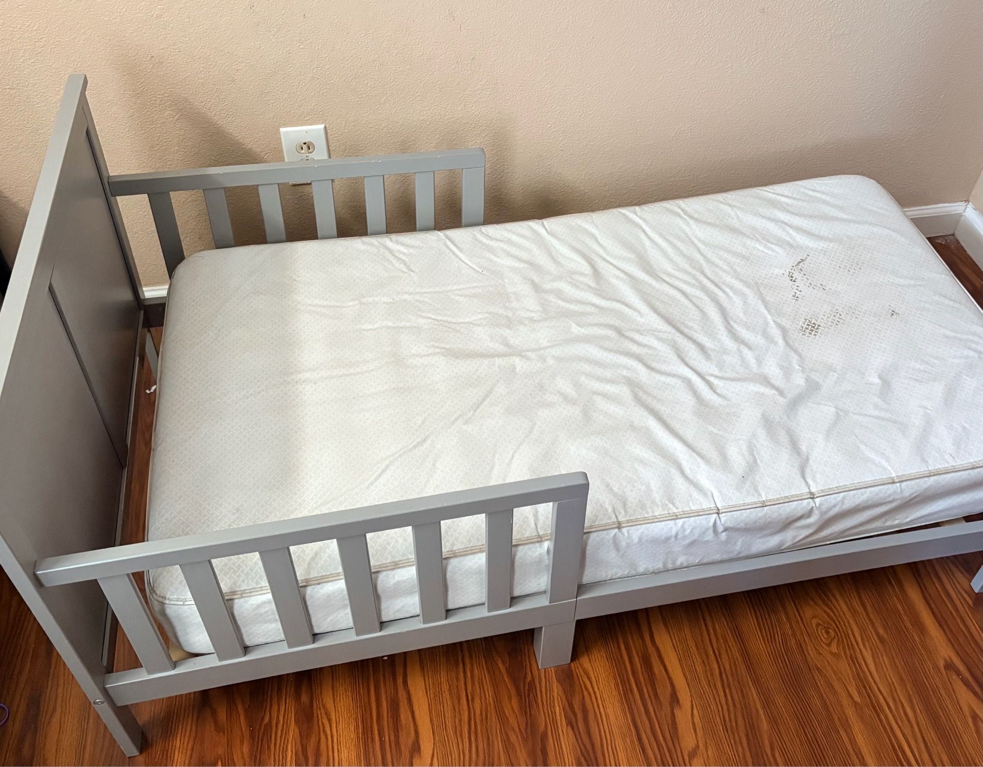 Toddler bed