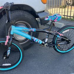 Kent. Temper. Girls Bmx Bike. 20 Inch Tires 