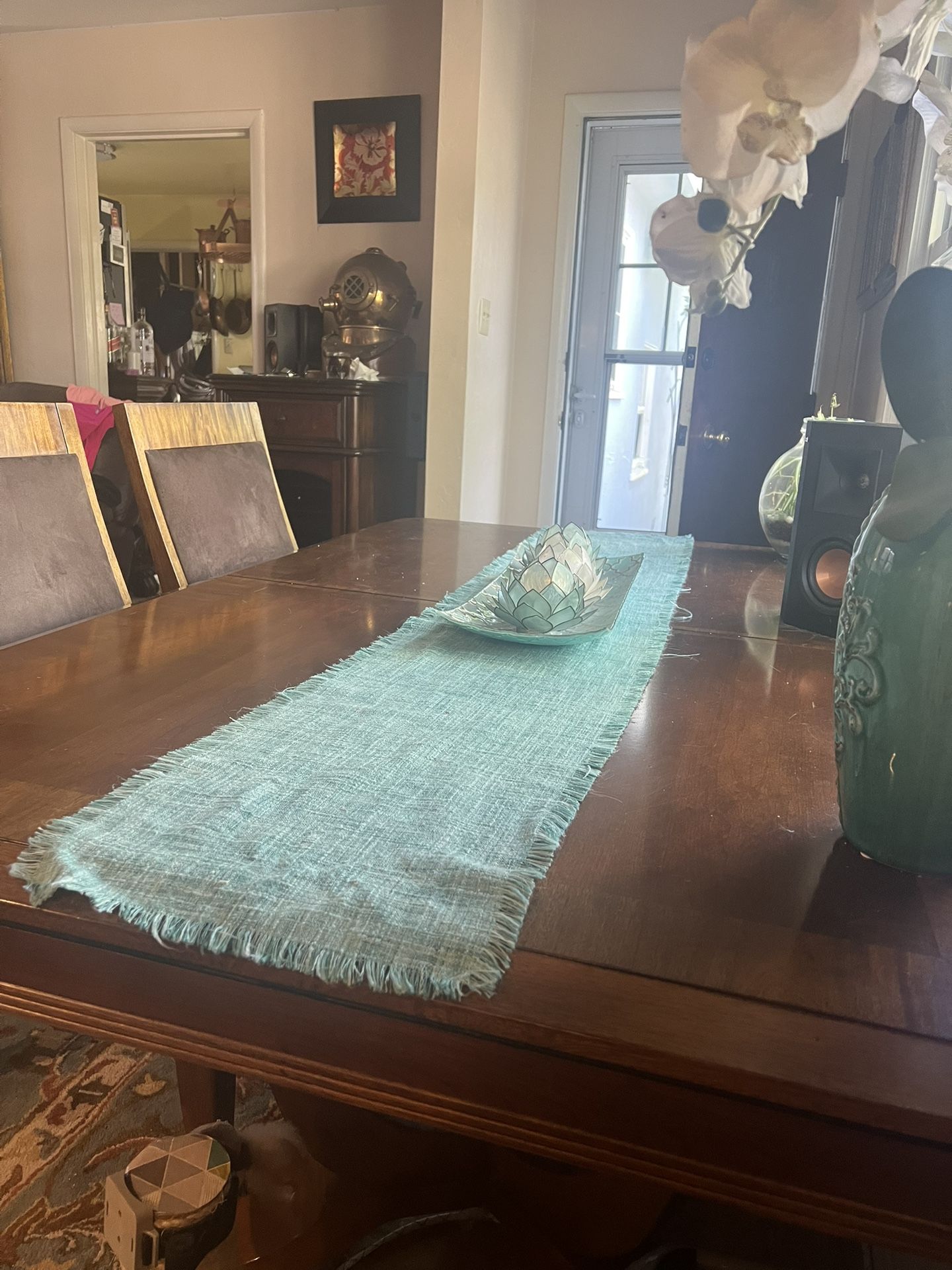 8 Chair Beautiful Wood Dinning Table