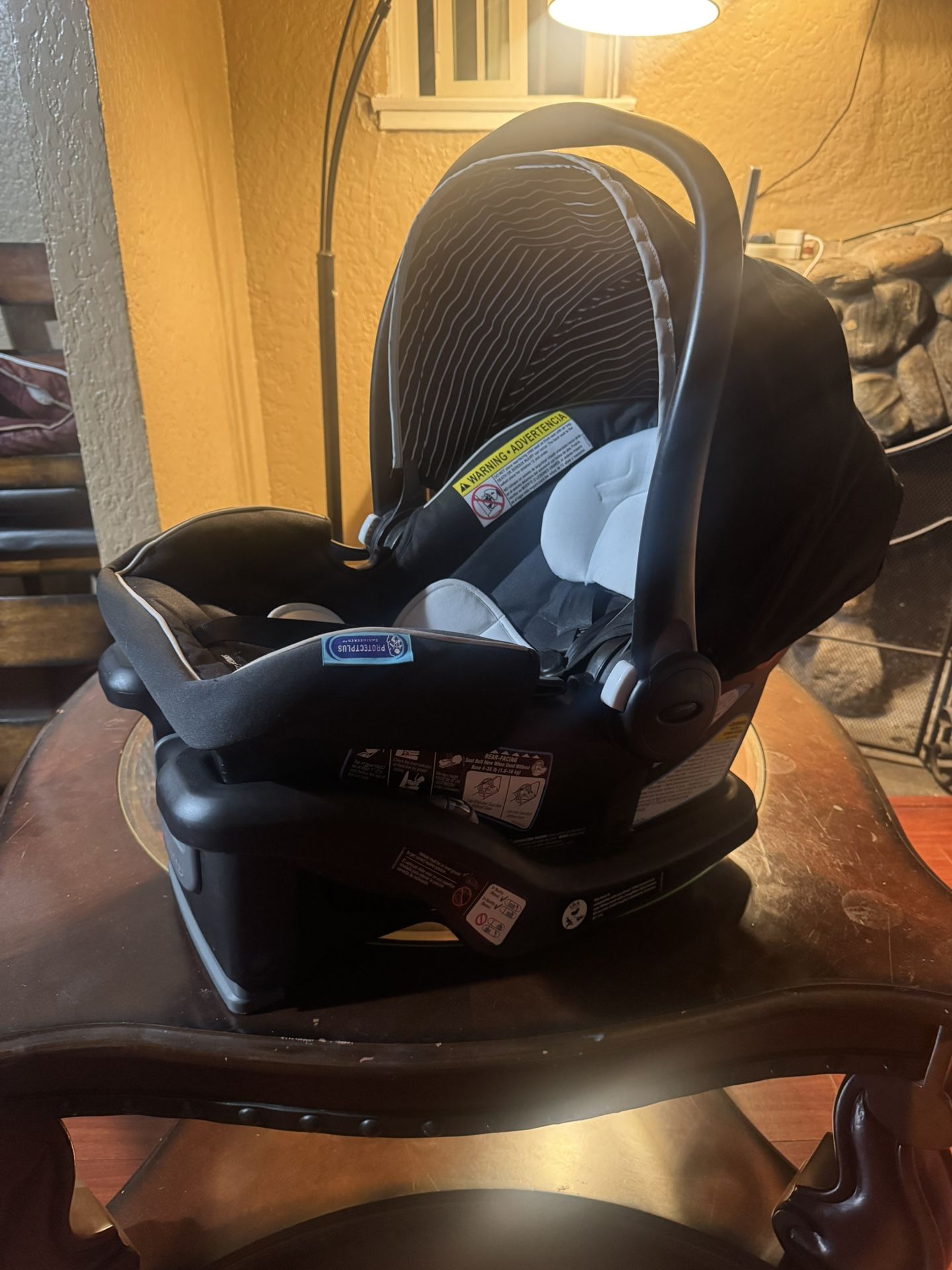 Baby Car Seat (Graco)