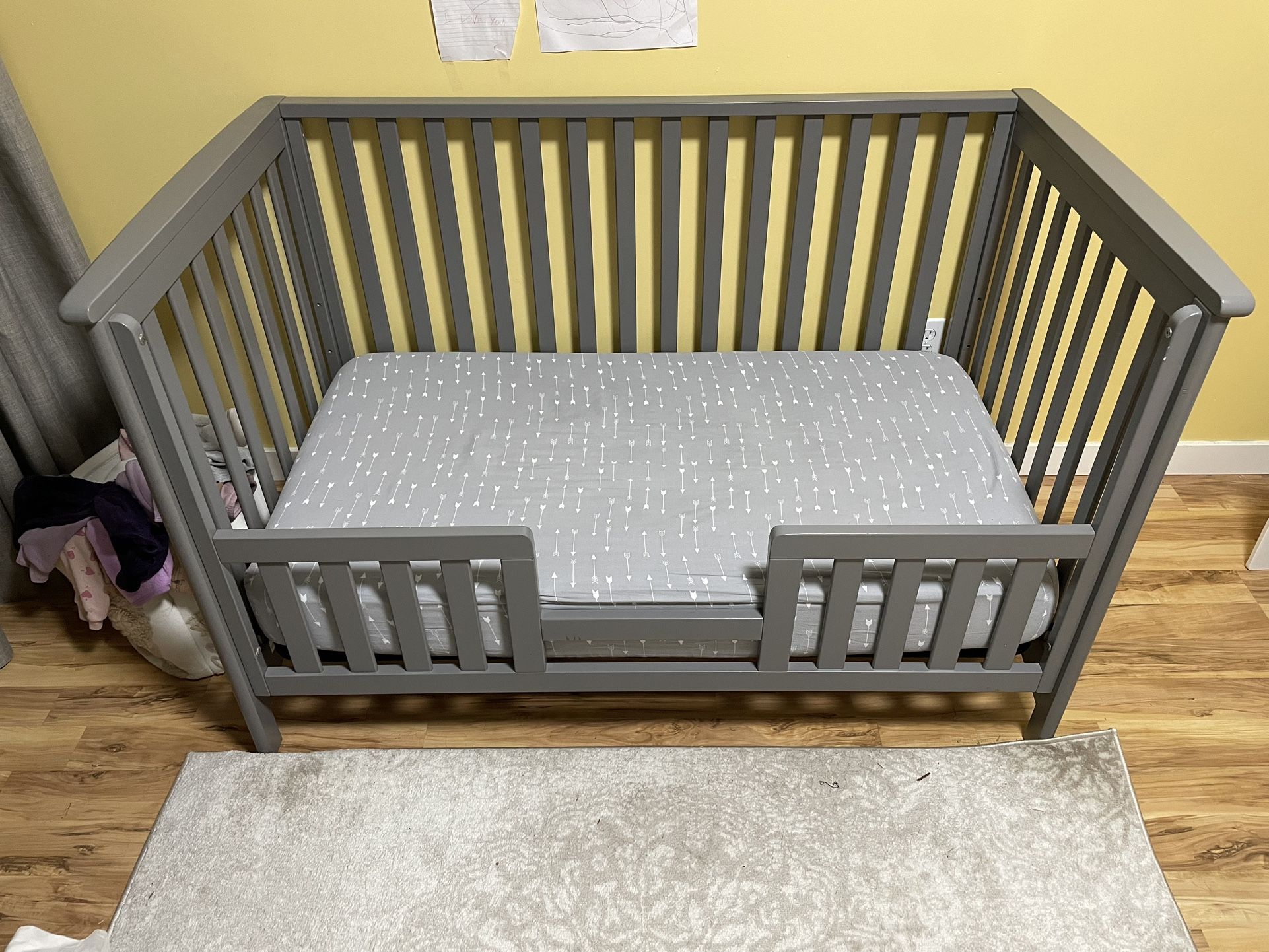 Crib/Toddler Bed And Changing Table 