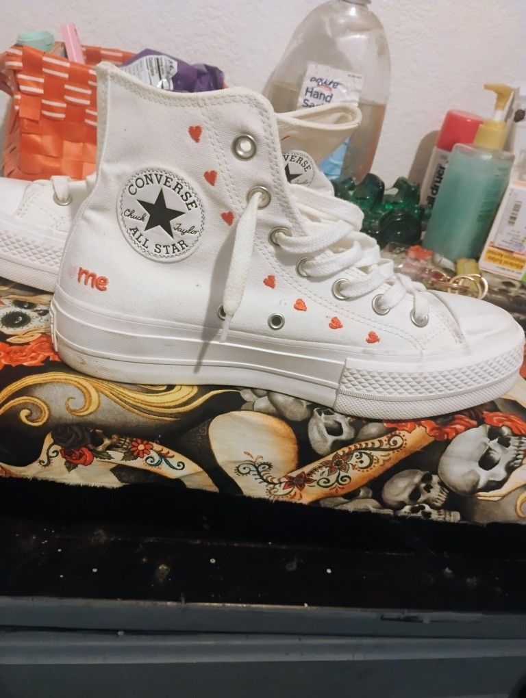Woman 7 1/2 Chuck Taylor All Stars 