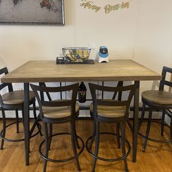 Dining Table And 4 Chairs 