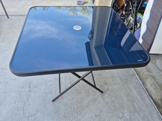 34" Inch Square folding Outdoor Dinning Table, In Very Good Condition 