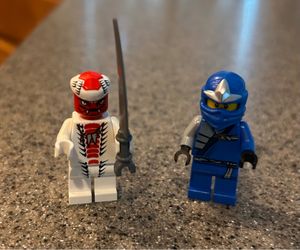 2 mini figures from Retired  LEGO Ninjago 9442 – Jay’s Storm Fighter (2012)
