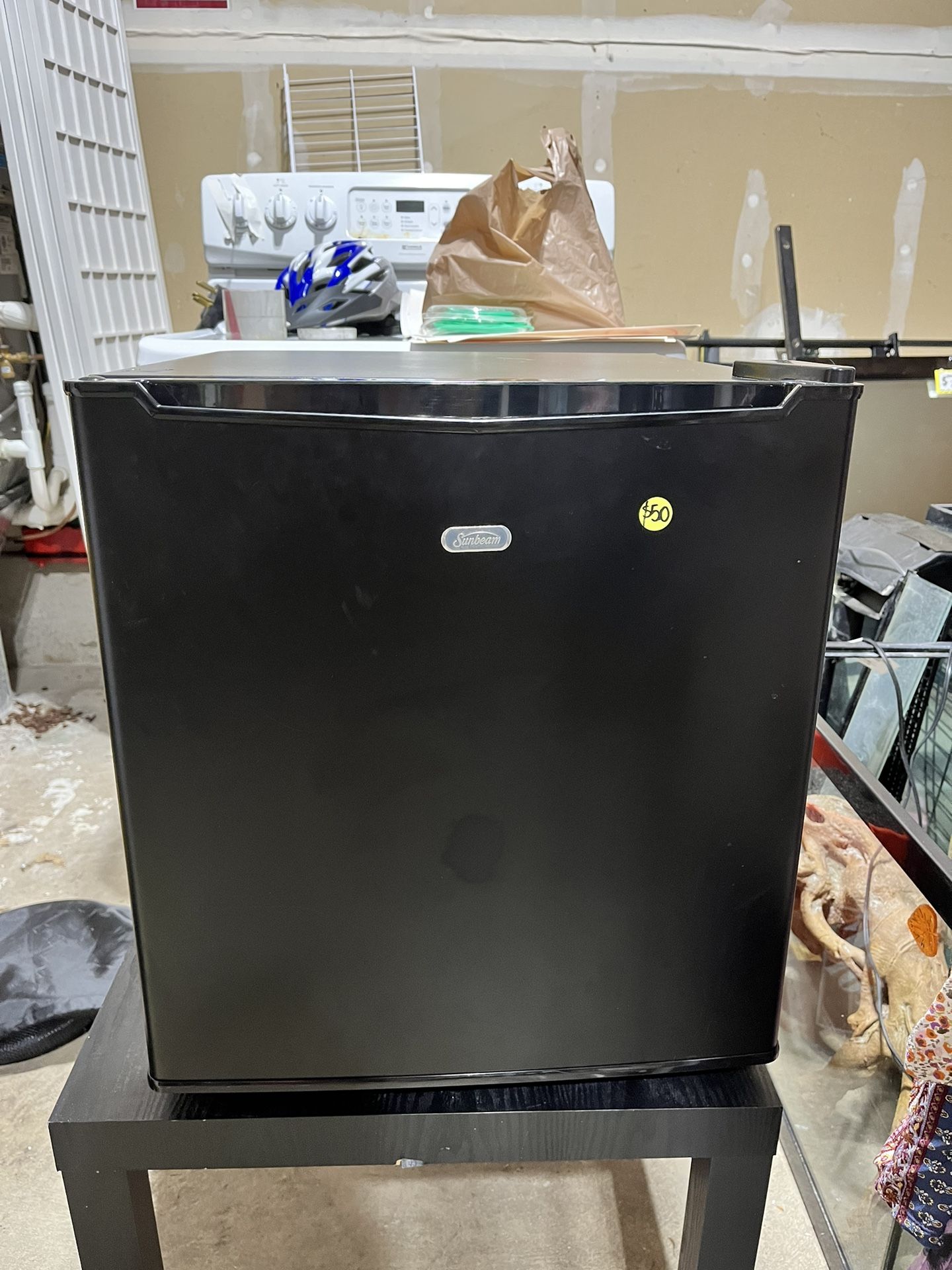 Sunbeam Mini Refrigerator for Sale in Puyallup, WA OfferUp